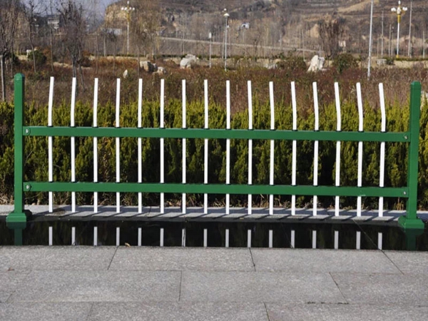 草坪护栏