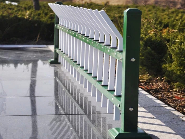 草坪护栏
